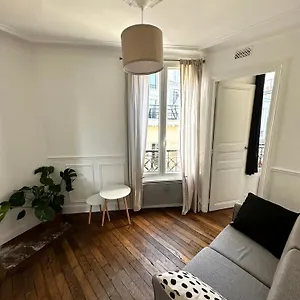 https://lovely-2-bedrooms-flat-in-saint-germain-des-prs.fr-paris.fr